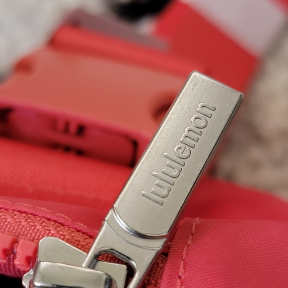 Lululemon Everywhere Belt Bag (EBB) - Pale Raspberry - Picture 3 of 12
